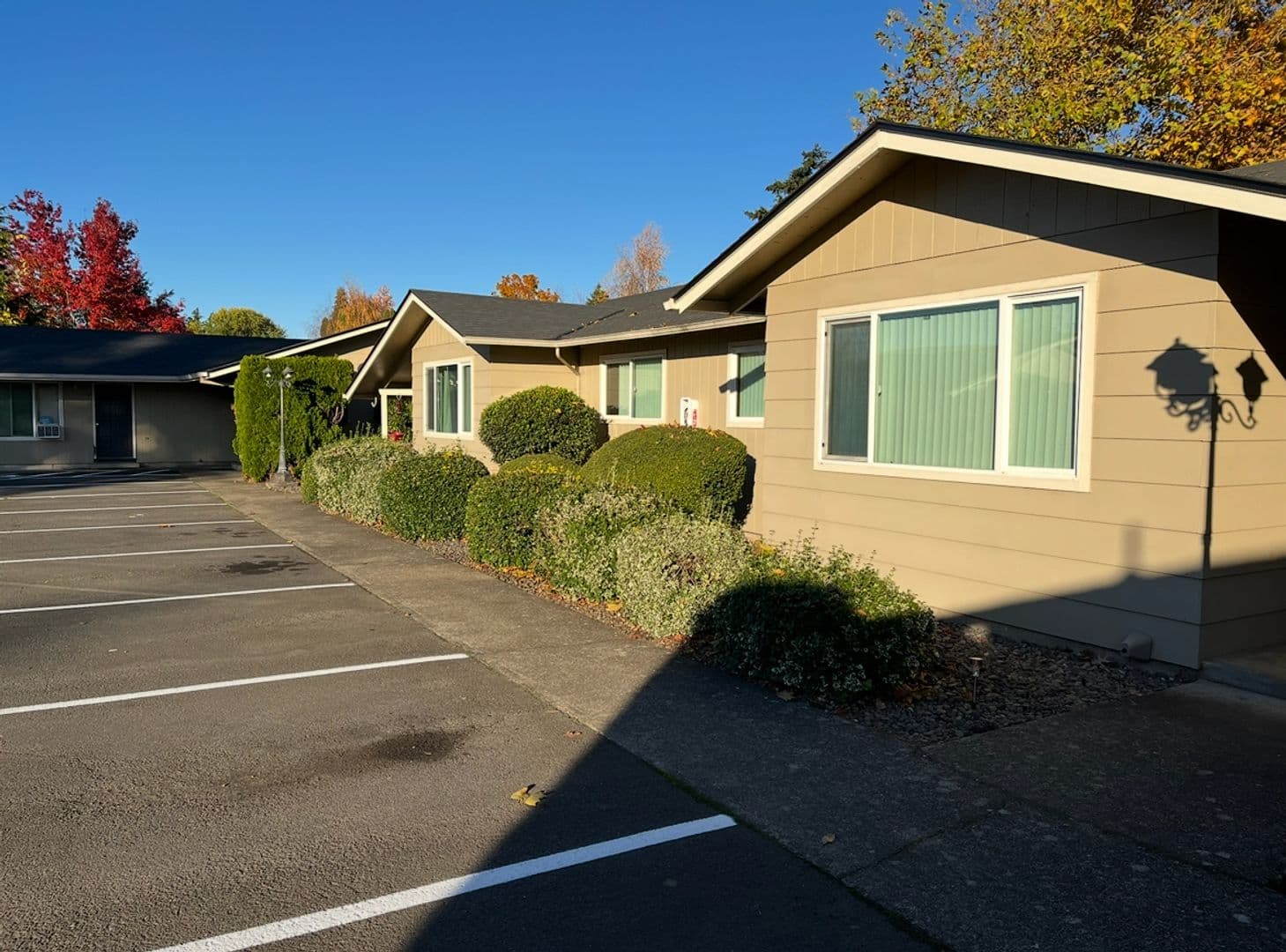 Woodburn Apartment: 1341 W Hayes St
