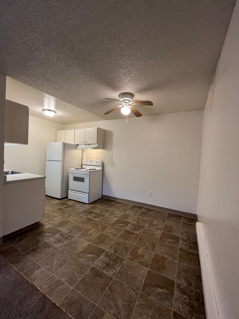 Salem Apartment: 3875 Liberty Rd S