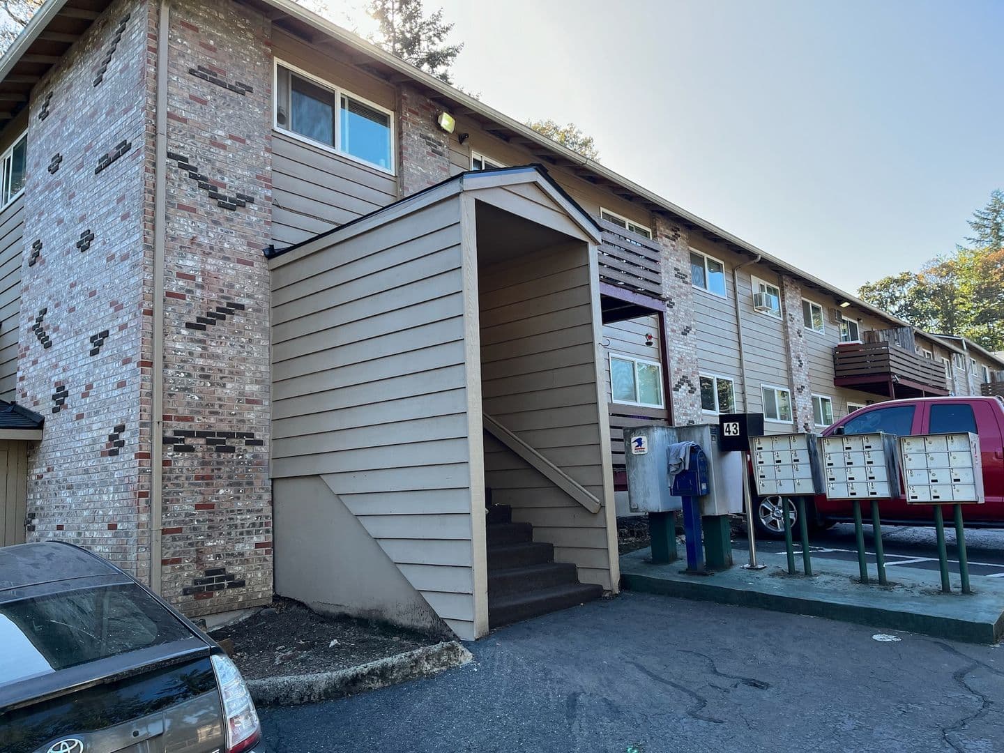 Salem Apartment: 3875 Liberty Rd S