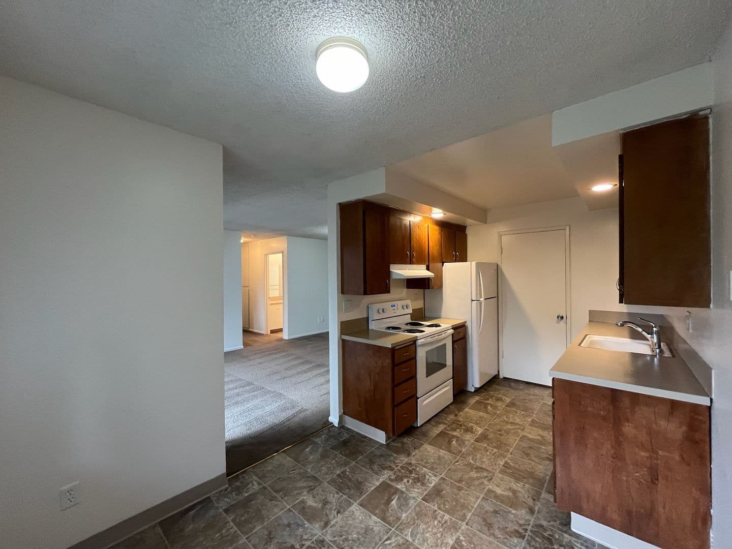 Vancouver Apartment: 2000  Laurel PL