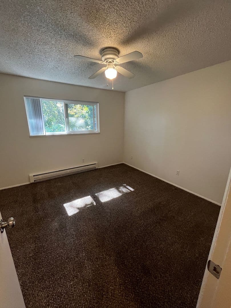 Salem Apartment: 3875 Liberty Rd S
