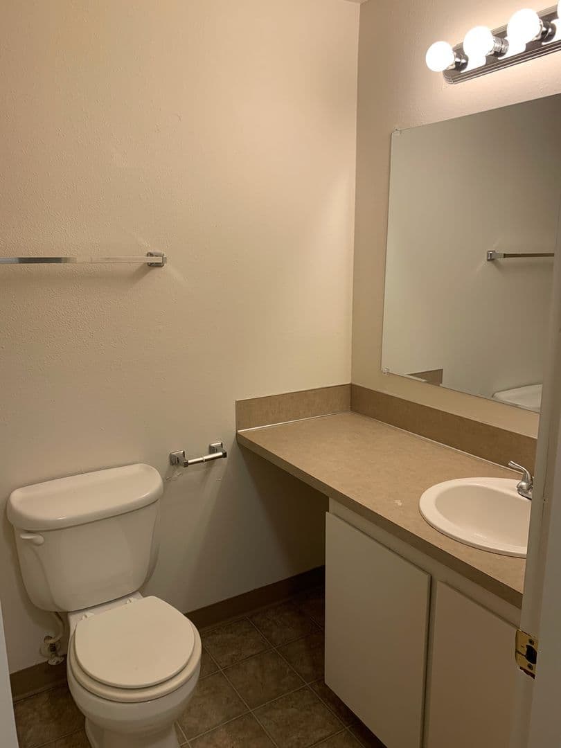 Salem Apartment: 3875 Liberty Rd S