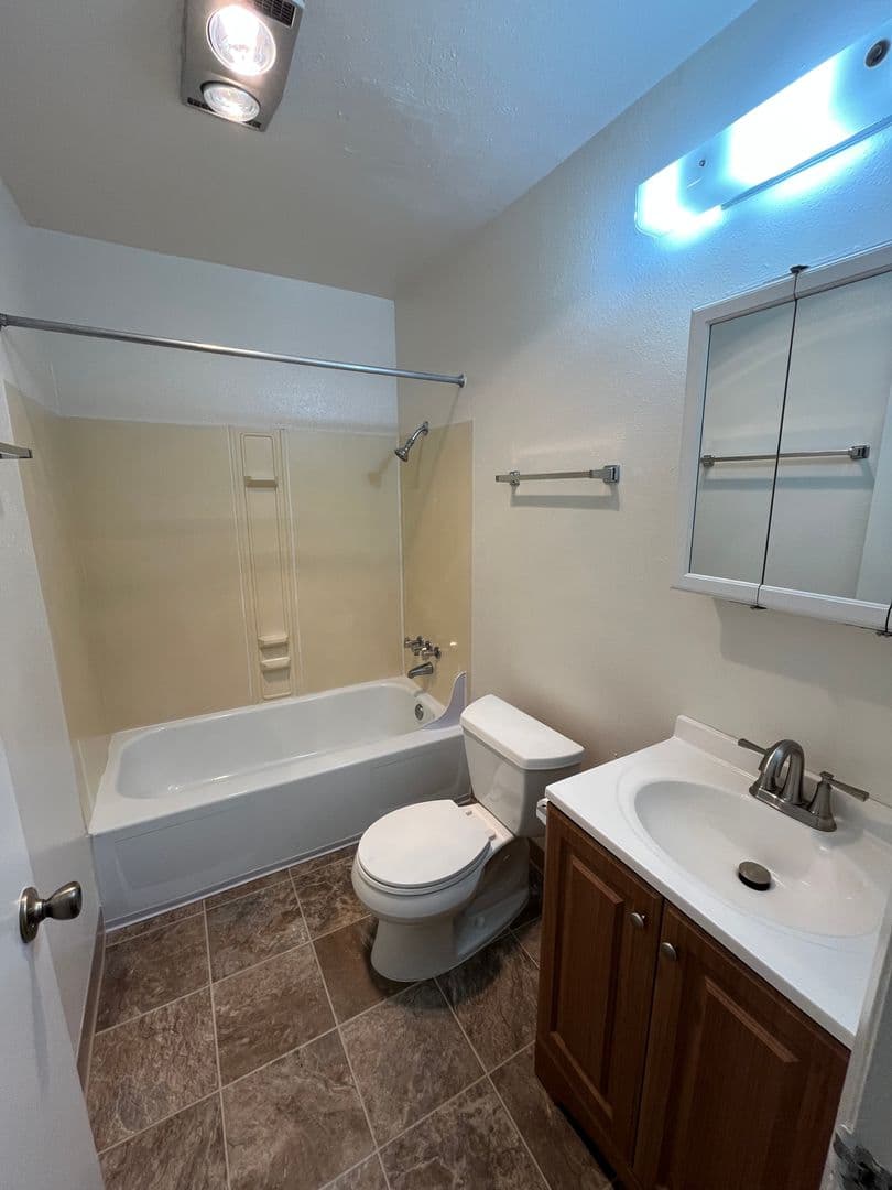Salem Apartment: 3875 Liberty Rd S