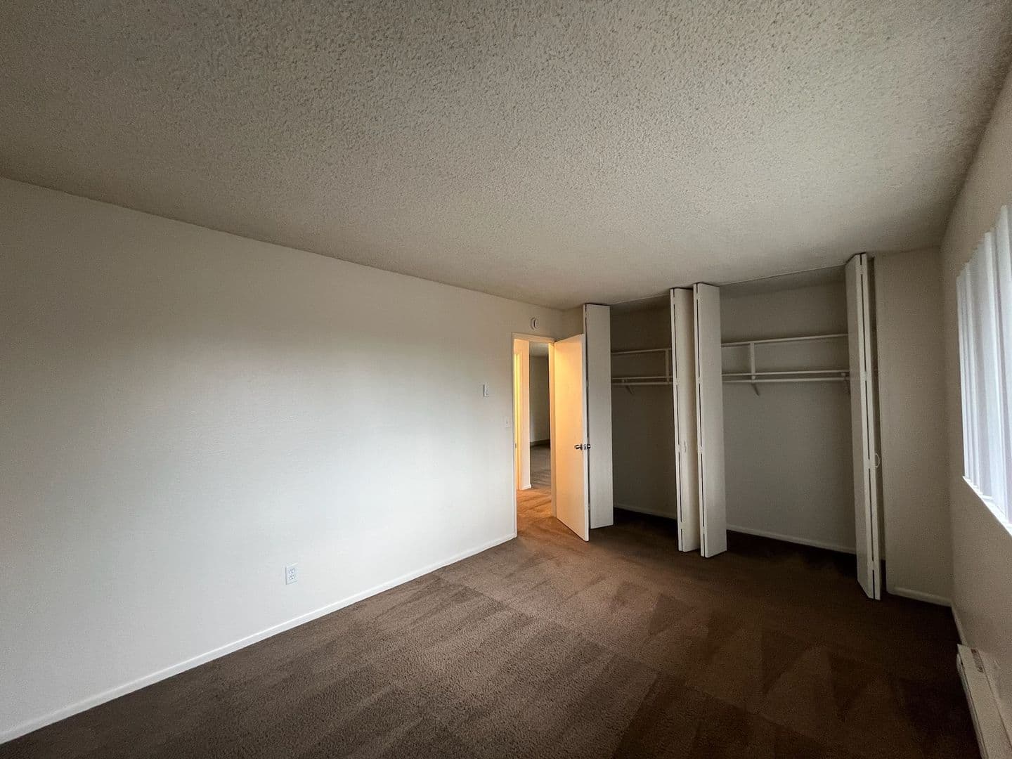 Vancouver Apartment: 2000  Laurel PL