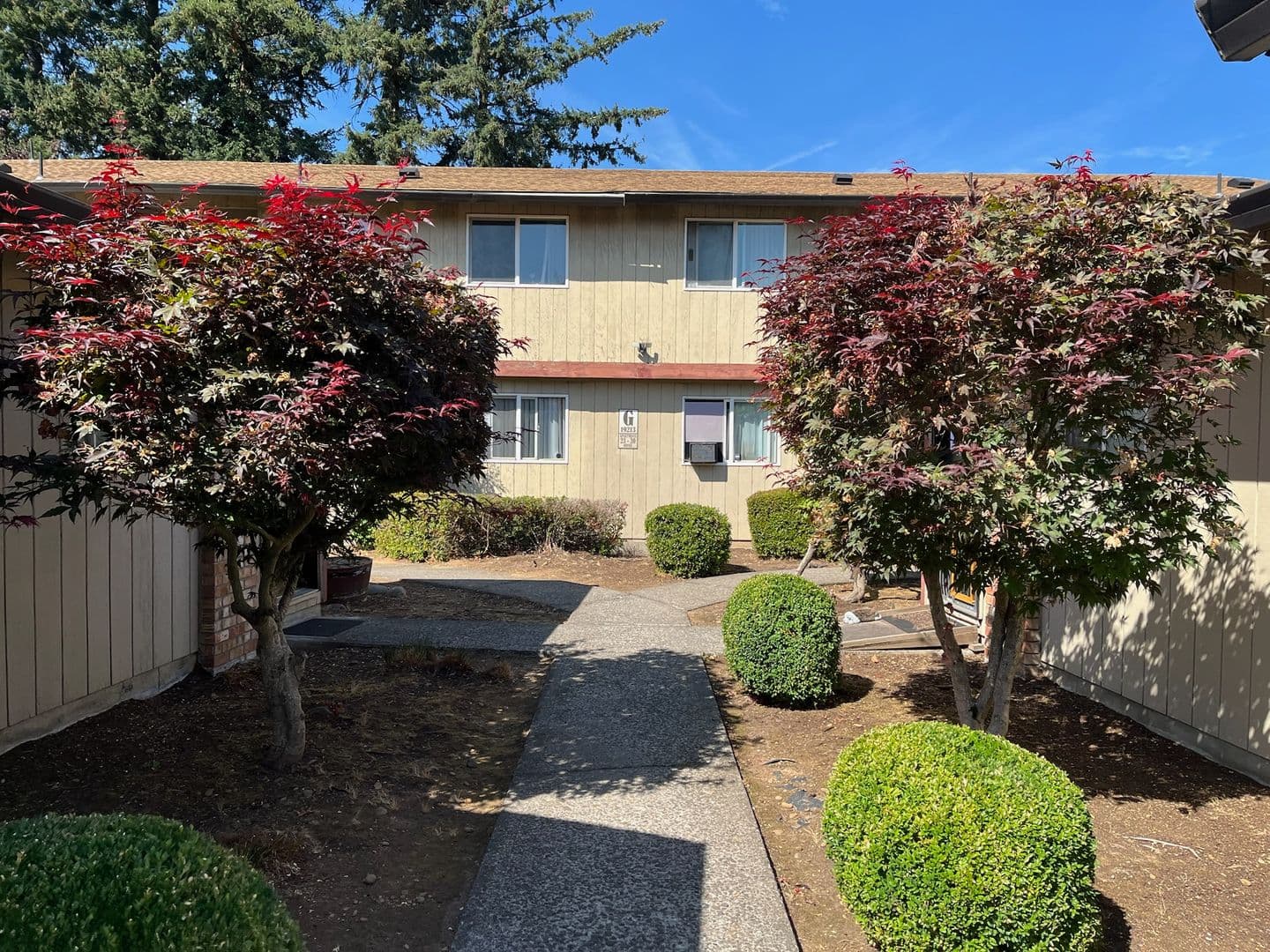 Gresham Apartment: 19201 - 19213 SE Yamhill St