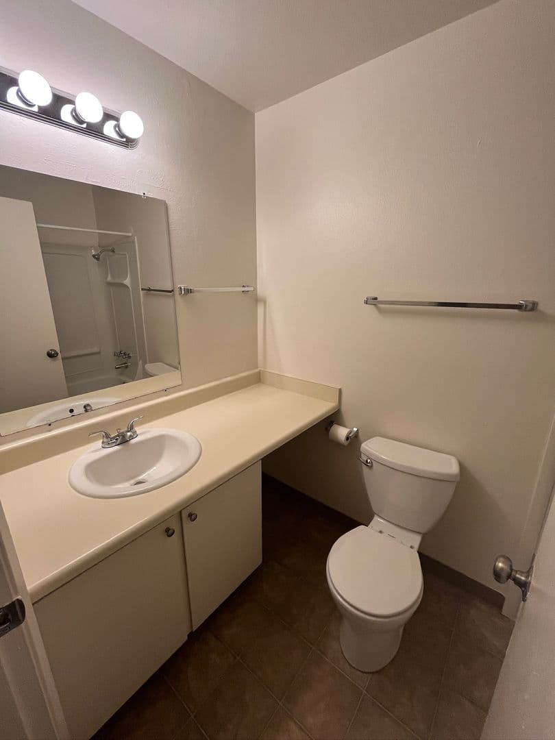 Salem Apartment: 3875 Liberty Rd S