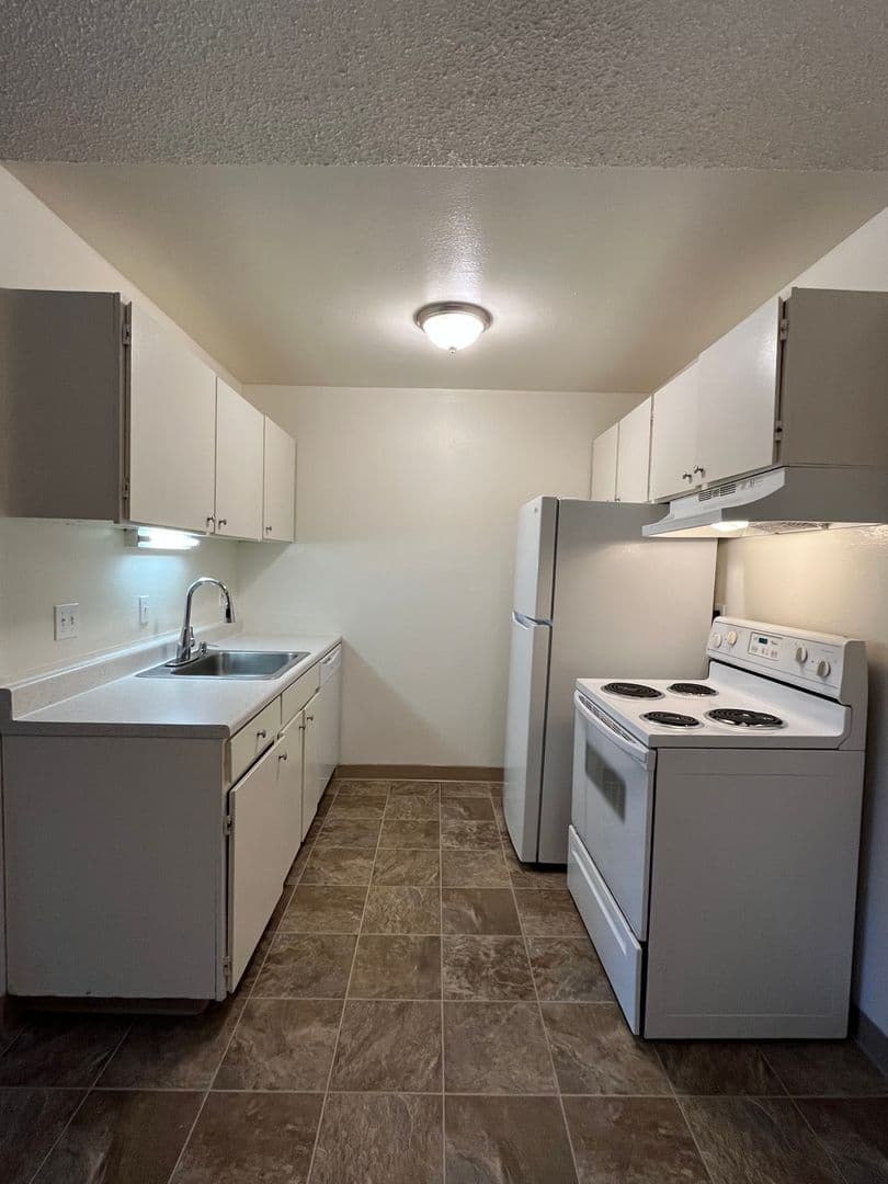 Salem Apartment: 3875 Liberty Rd S