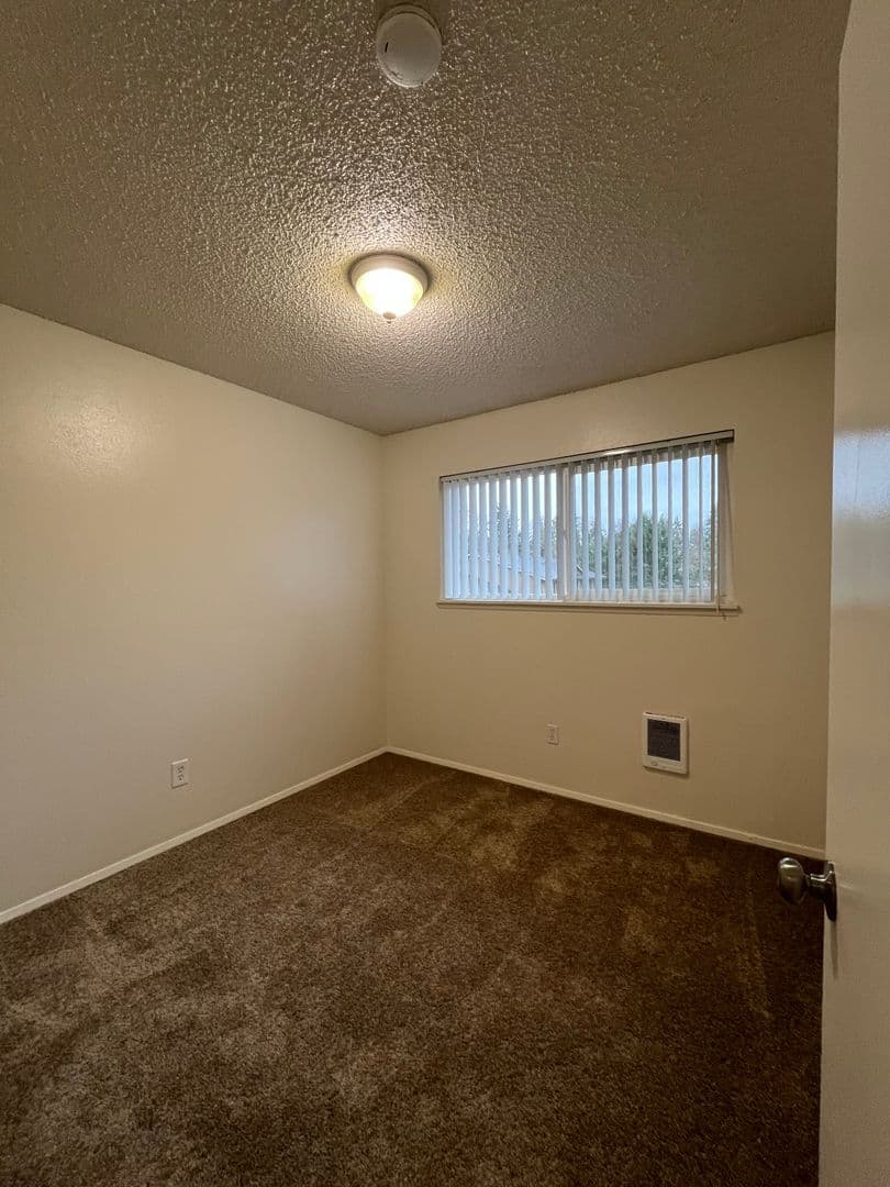 Salem Apartment: 3875 Liberty Rd S