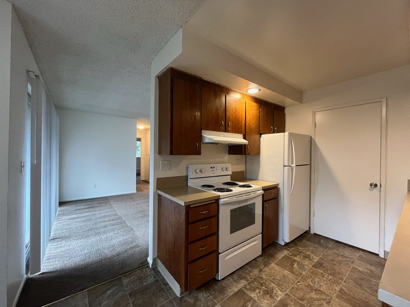 Vancouver Apartment: 2000  Laurel PL