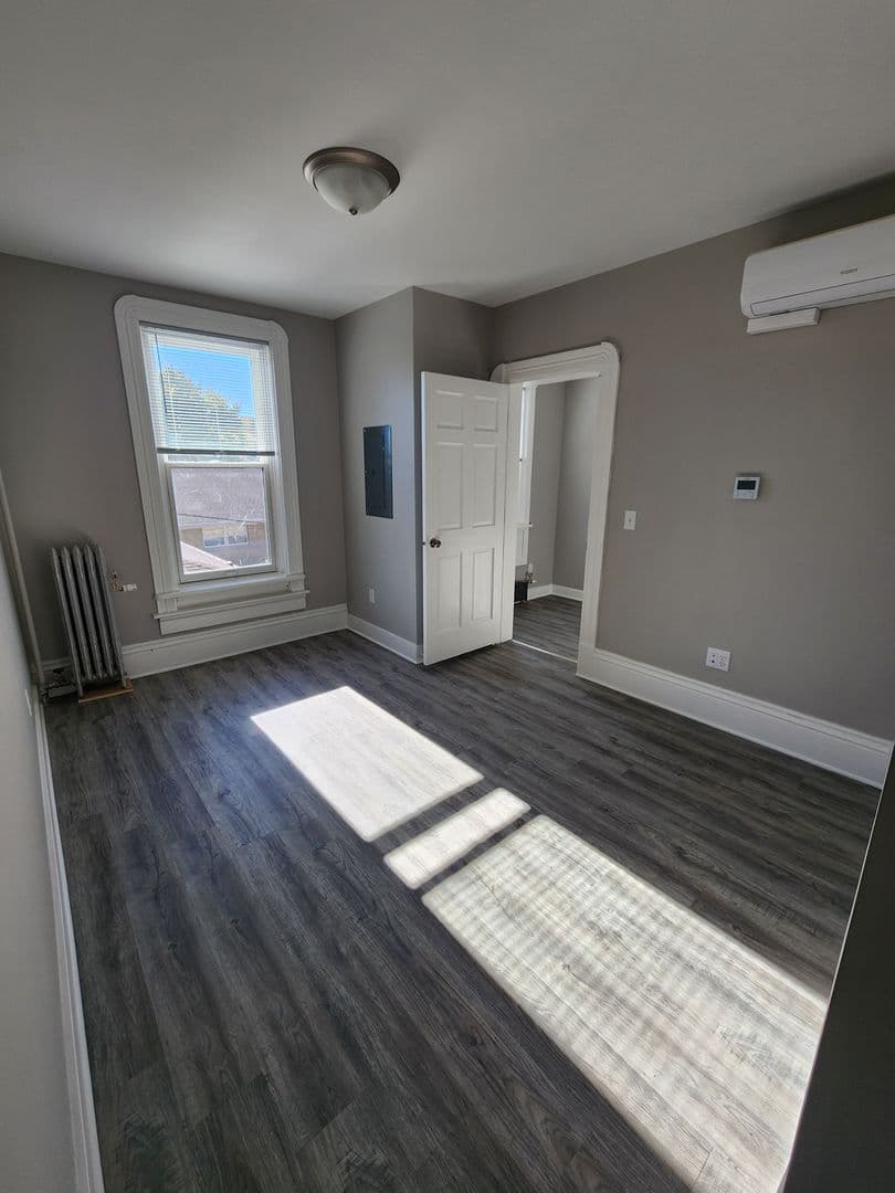 Dubuque Apartment: 1449 Locust Street Apt. 4