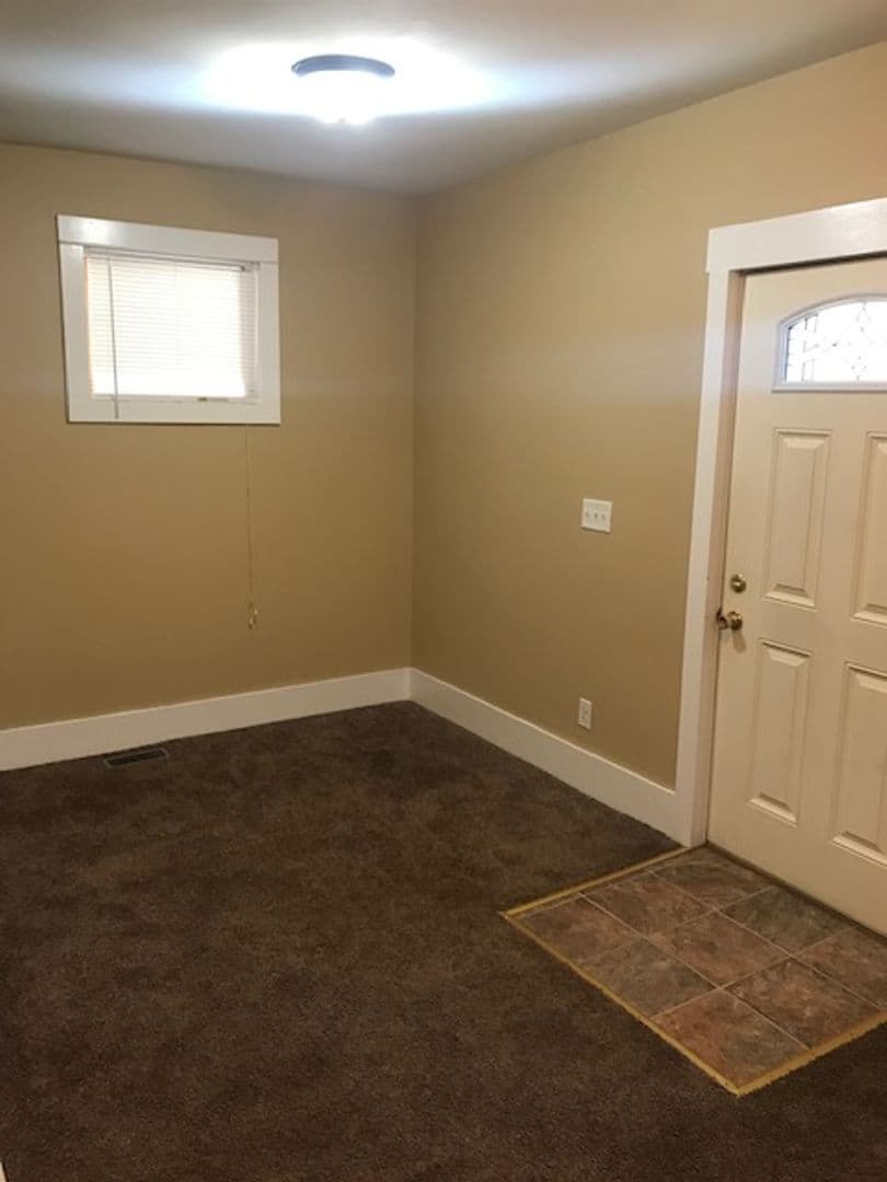 Cedar Rapids House: 1403 5th Ave SE