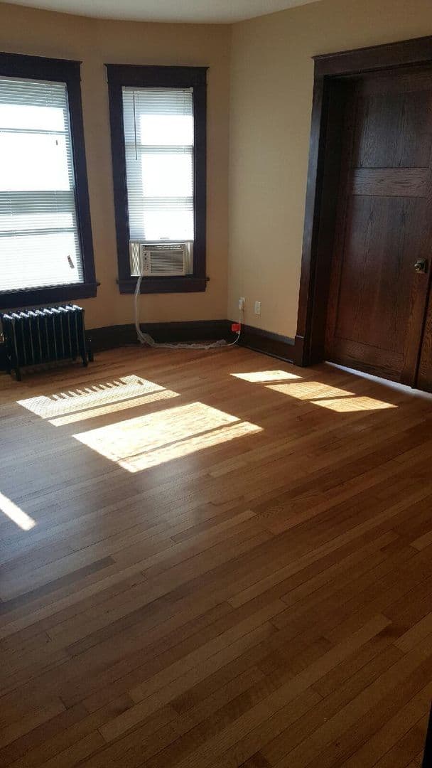 Cedar Rapids Apartment: 1407 3rd Ave SE