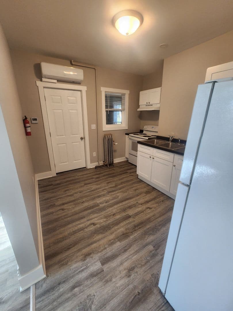 Dubuque Apartment: 1449 Locust Street Apt. 4