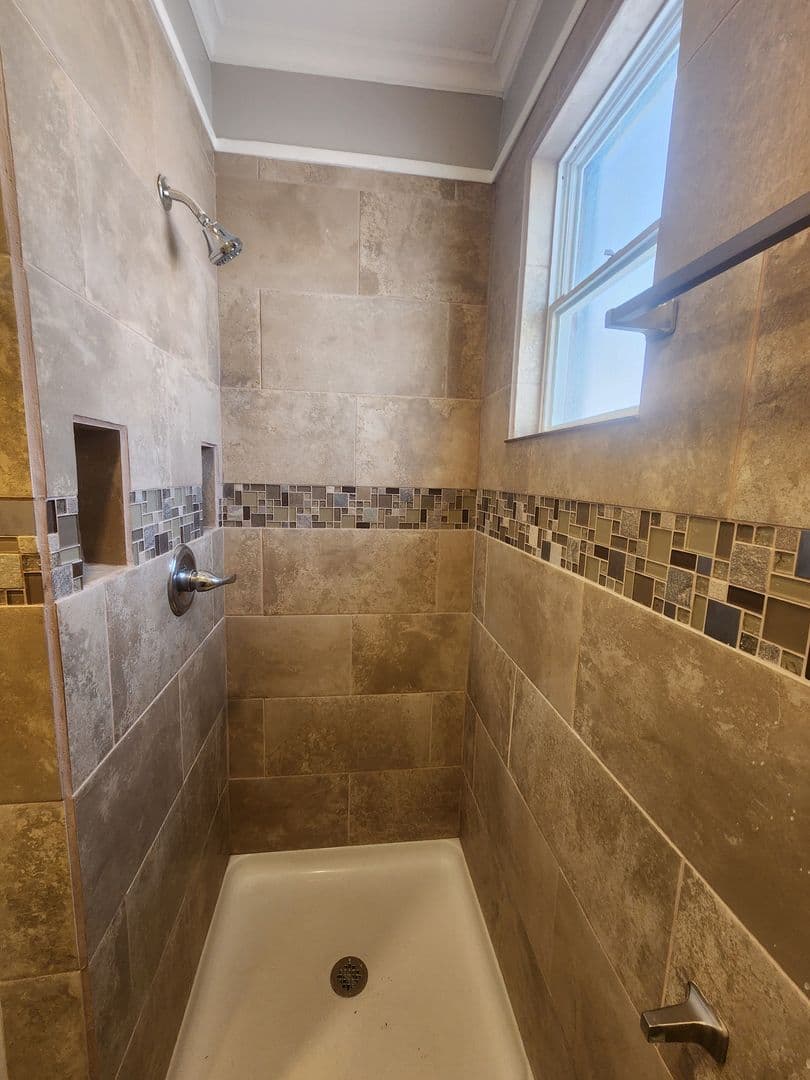 Dubuque Apartment: 1449 Locust Street Apt. 4