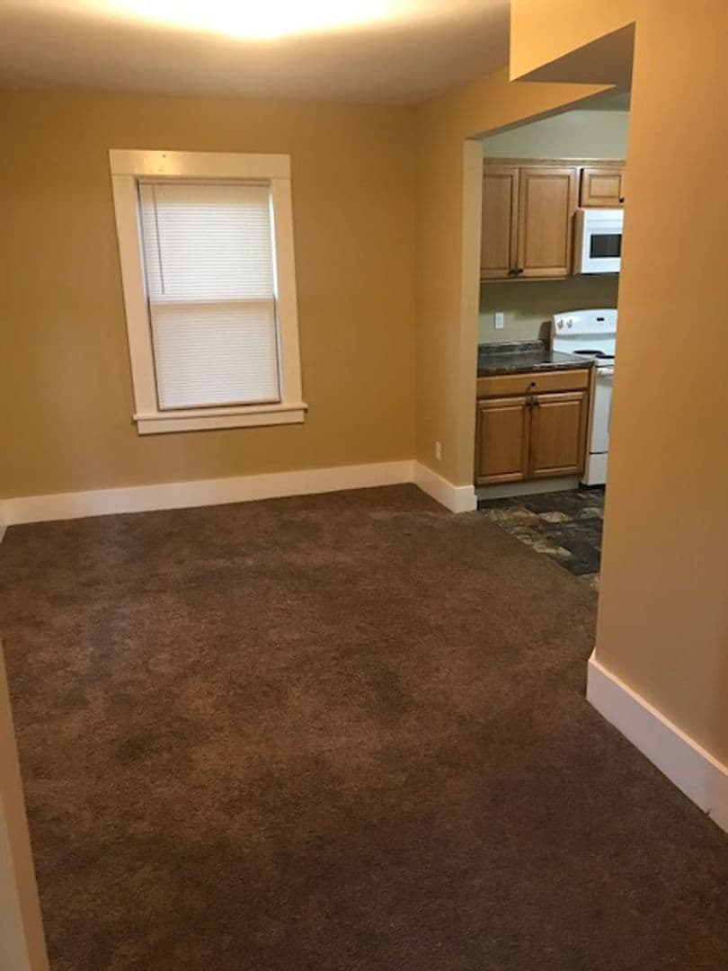 Cedar Rapids House: 1403 5th Ave SE