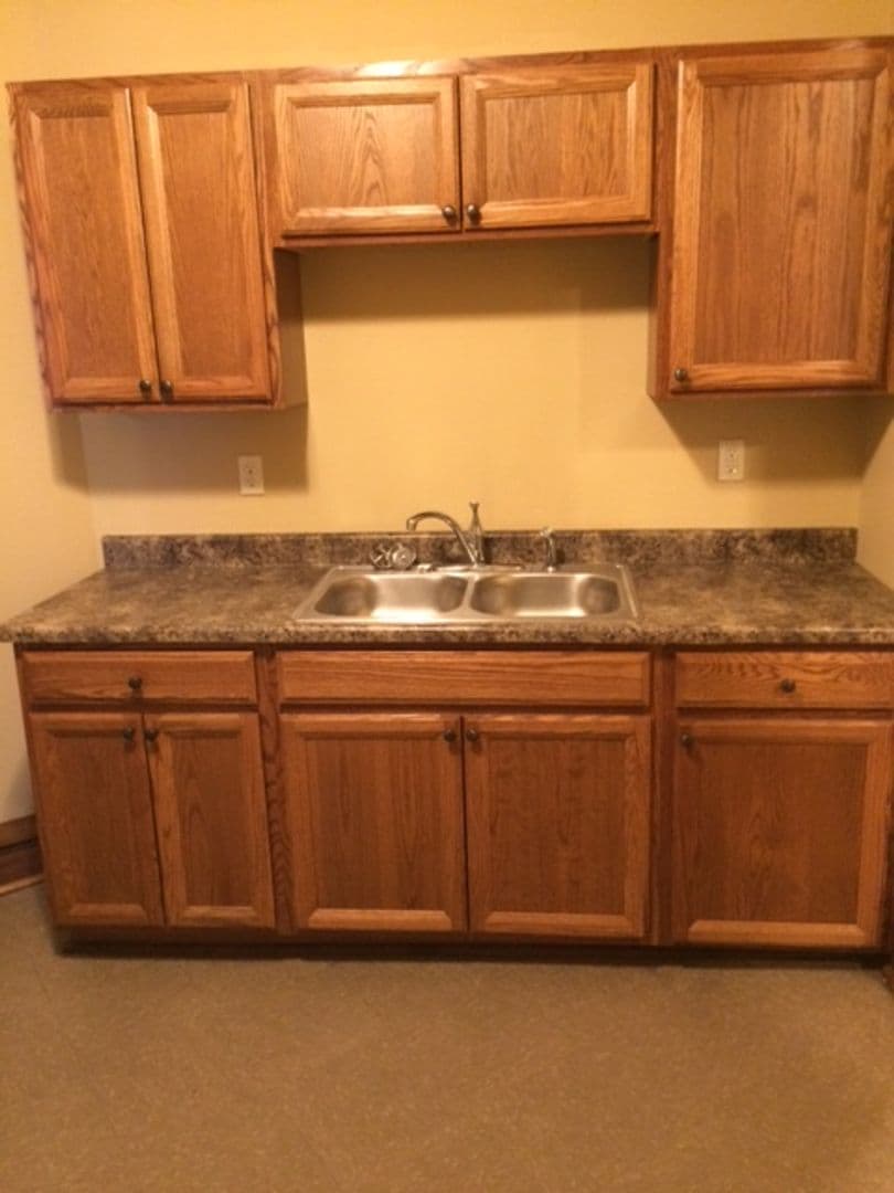 Cedar Rapids Apartment: 1407 3rd Ave SE