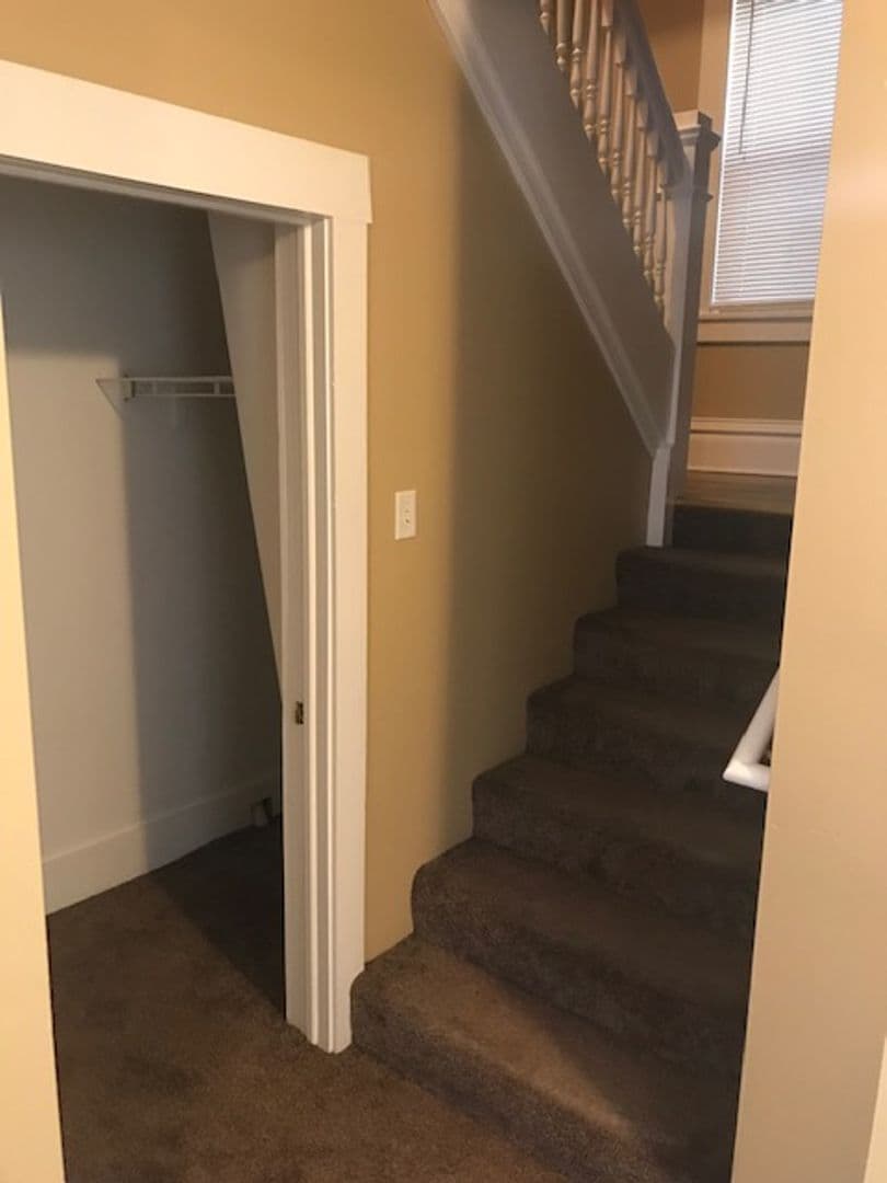 Cedar Rapids House: 1403 5th Ave SE