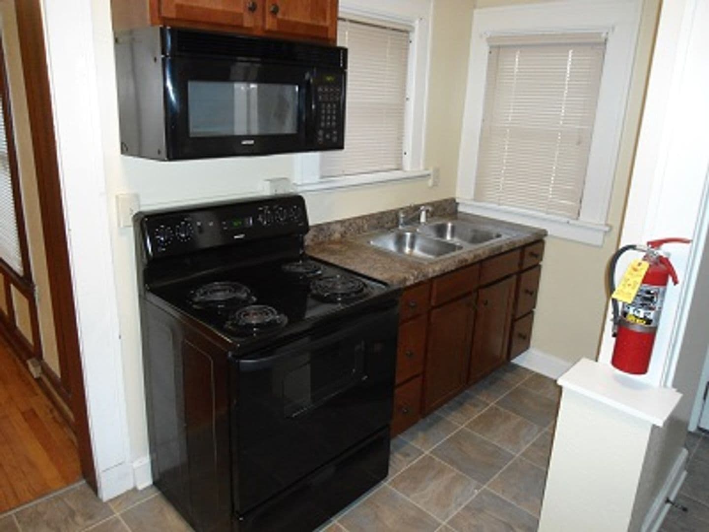 Cedar Rapids Apartment: 1238 4th Ave SE