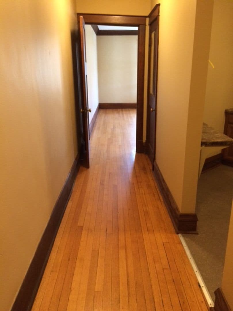 Cedar Rapids Apartment: 1407 3rd Ave SE