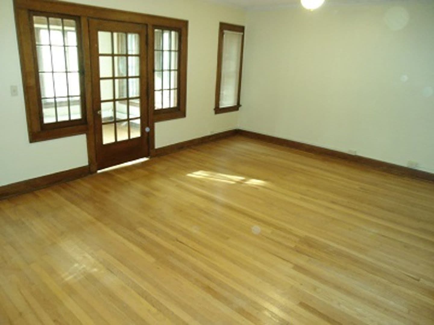Cedar Rapids Apartment: 1238 4th Ave SE