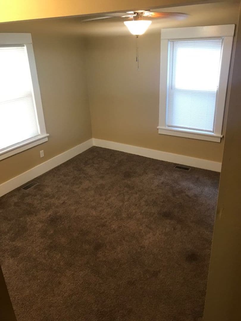 Cedar Rapids House: 1403 5th Ave SE