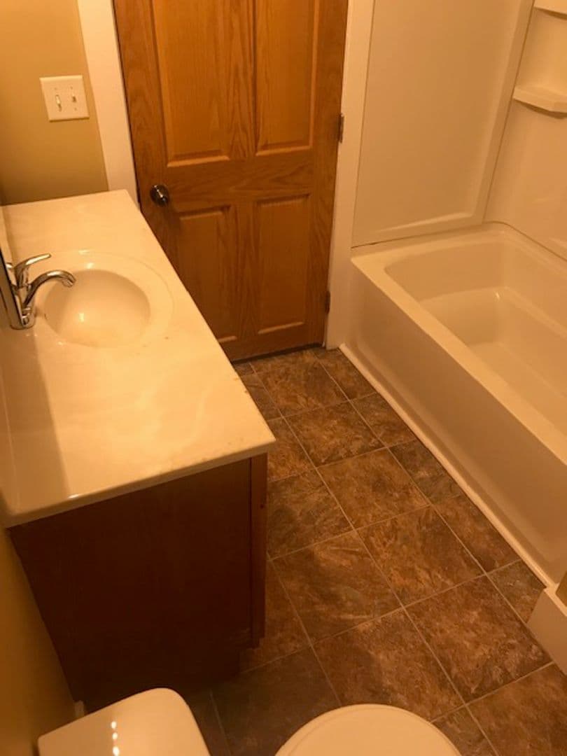 Cedar Rapids House: 1403 5th Ave SE