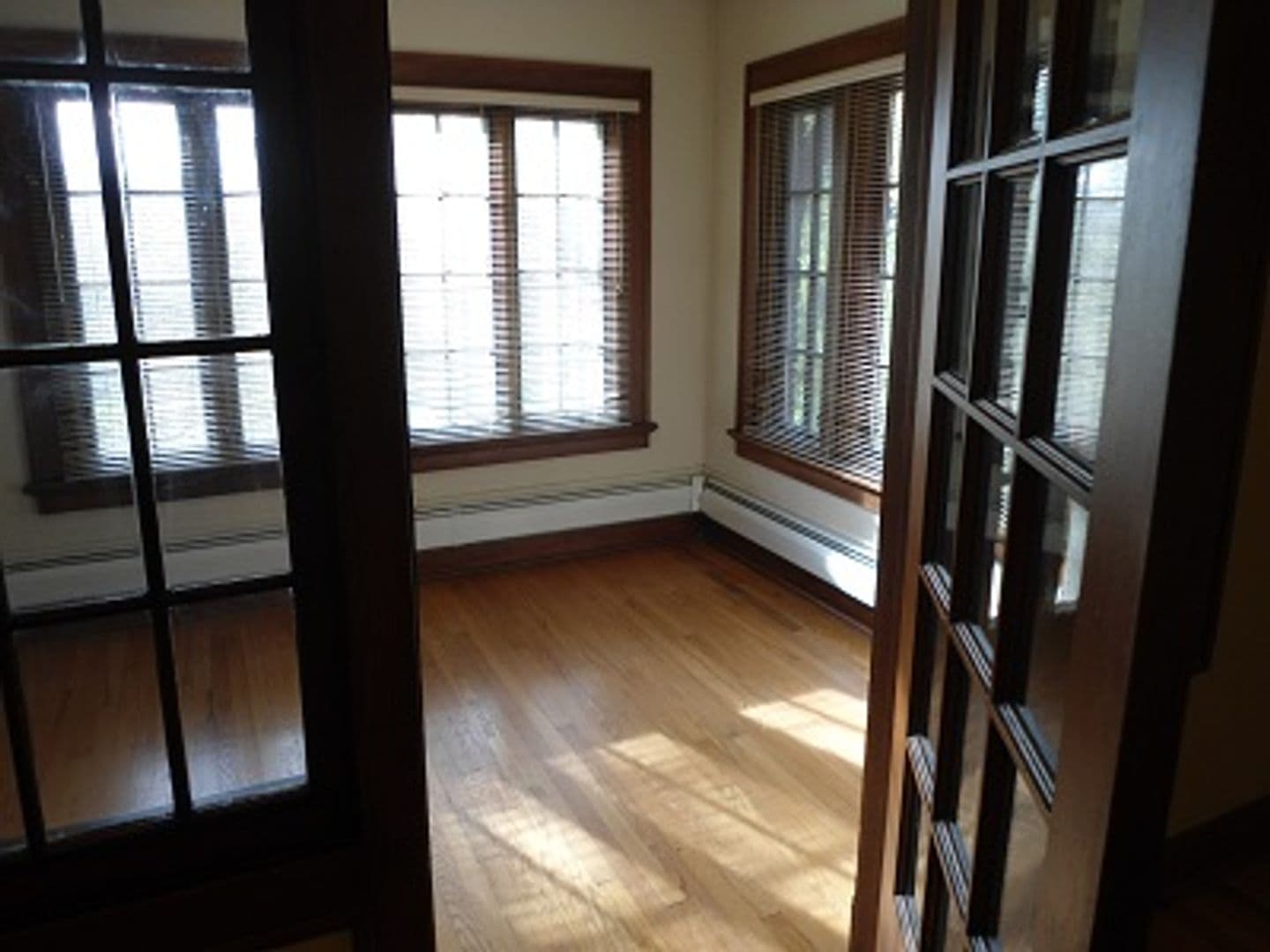 Cedar Rapids Apartment: 1238 4th Ave SE