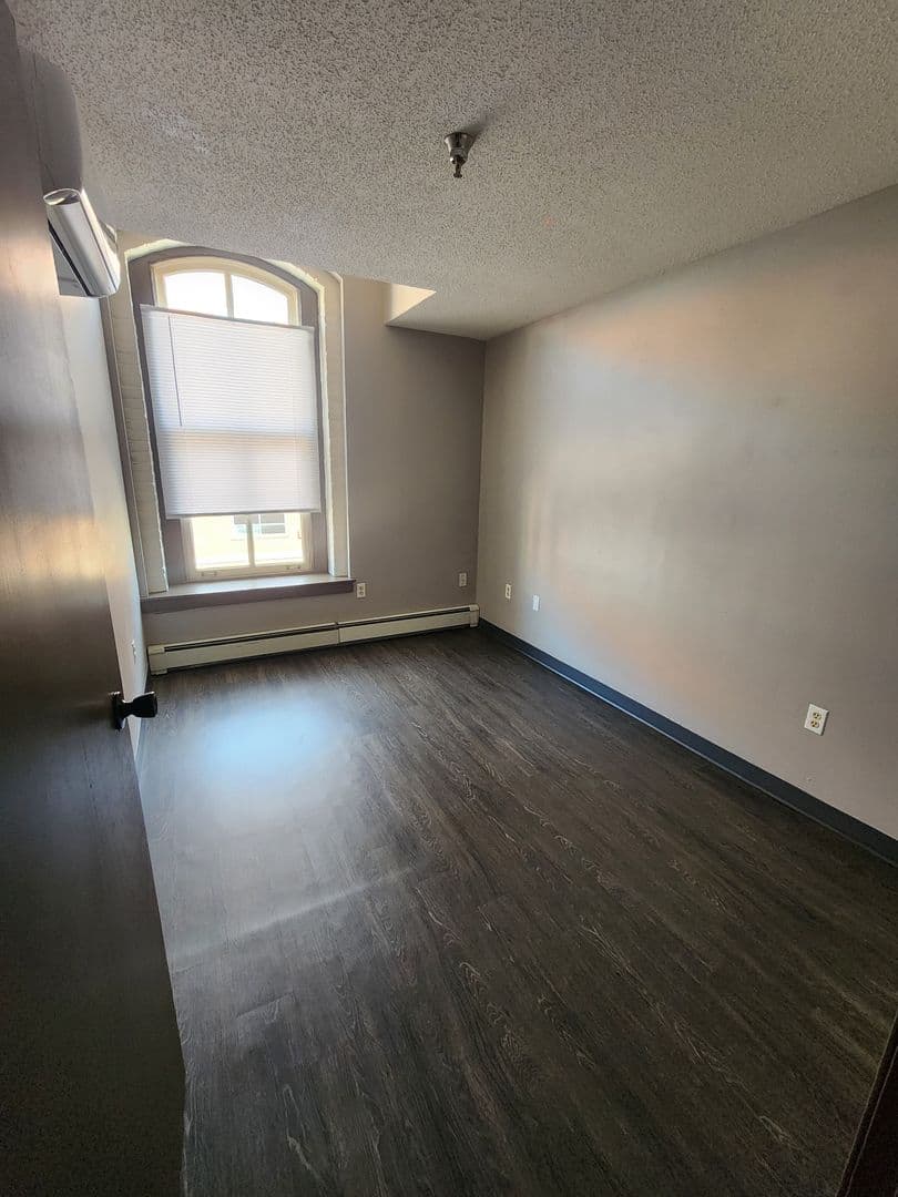 Dubuque Apartment: 90 Main Street