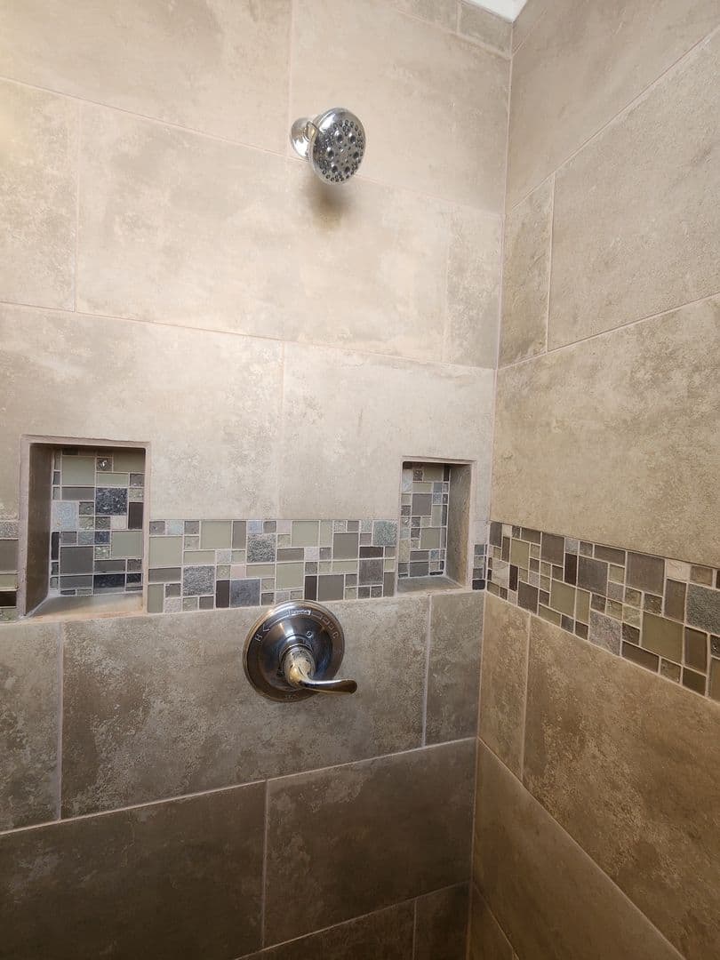 Dubuque Apartment: 1449 Locust Street Apt. 4