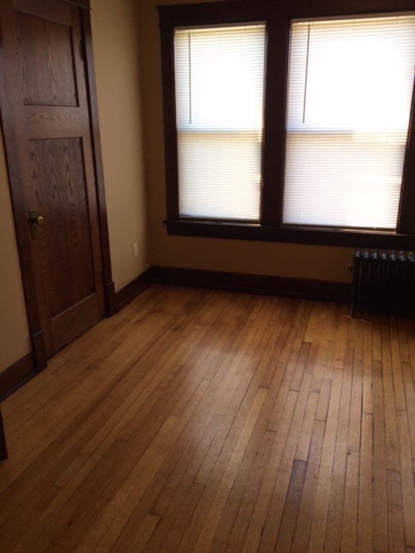 Cedar Rapids Apartment: 1407 3rd Ave SE