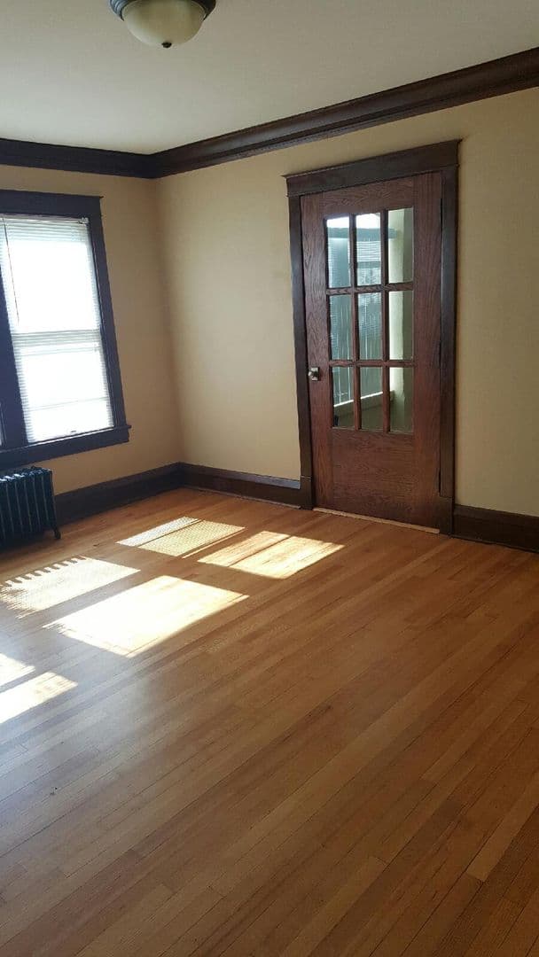 Cedar Rapids Apartment: 1407 3rd Ave SE