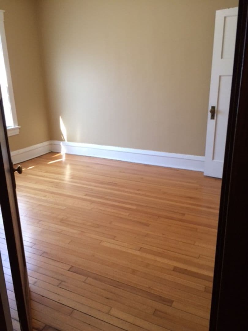 Cedar Rapids Apartment: 1407 3rd Ave SE