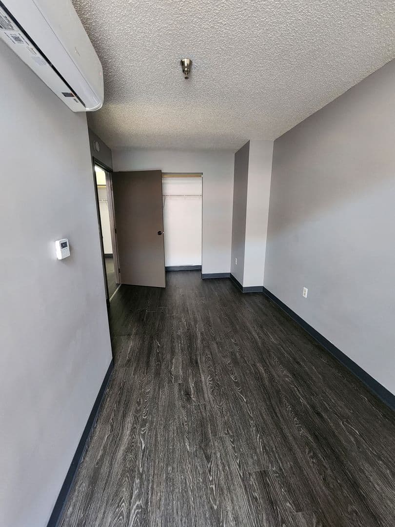 Dubuque Apartment: 90 Main Street