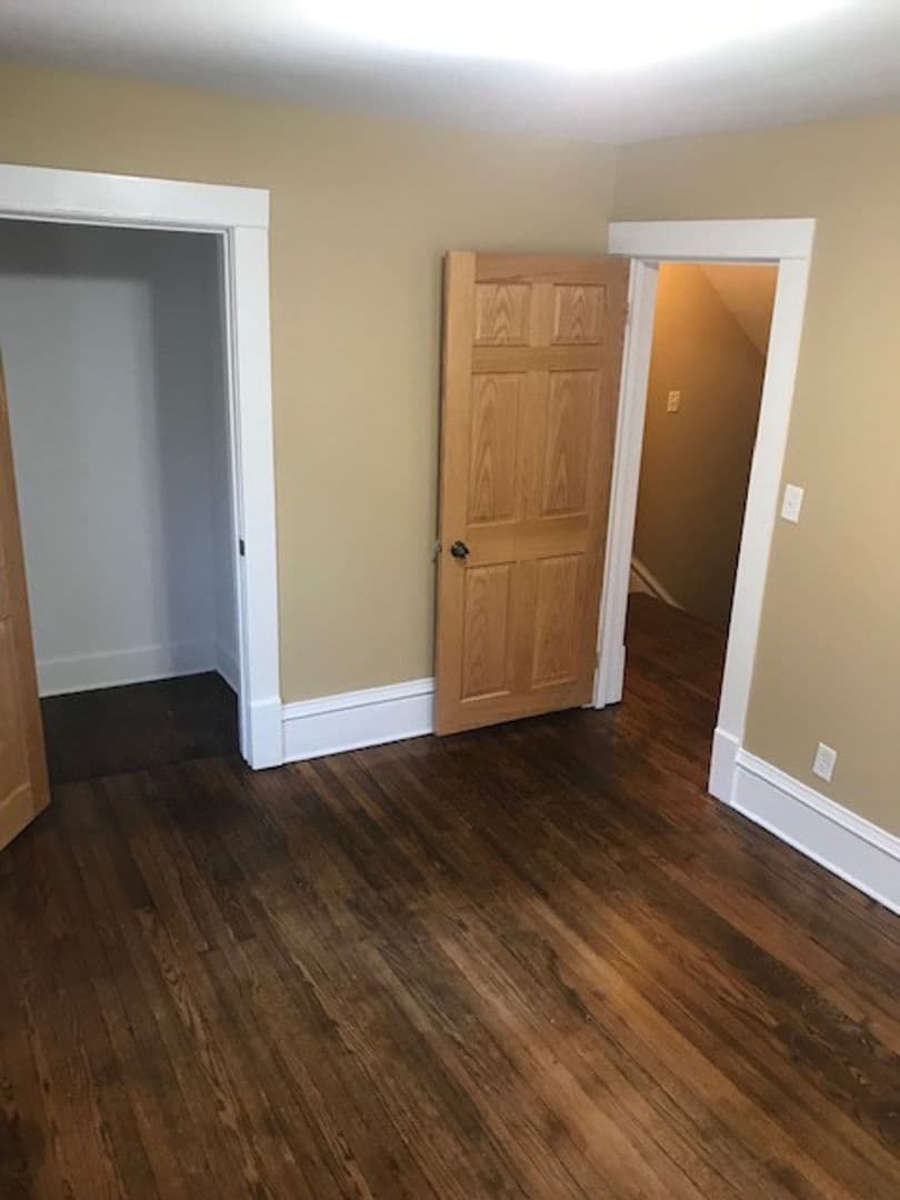 Cedar Rapids House: 1403 5th Ave SE