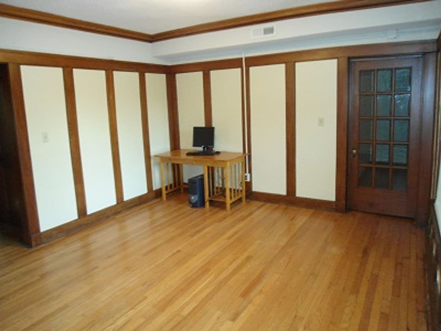 Cedar Rapids Apartment: 1238 4th Ave SE