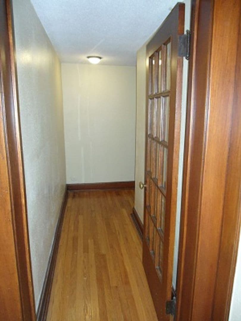 Cedar Rapids Apartment: 1238 4th Ave SE