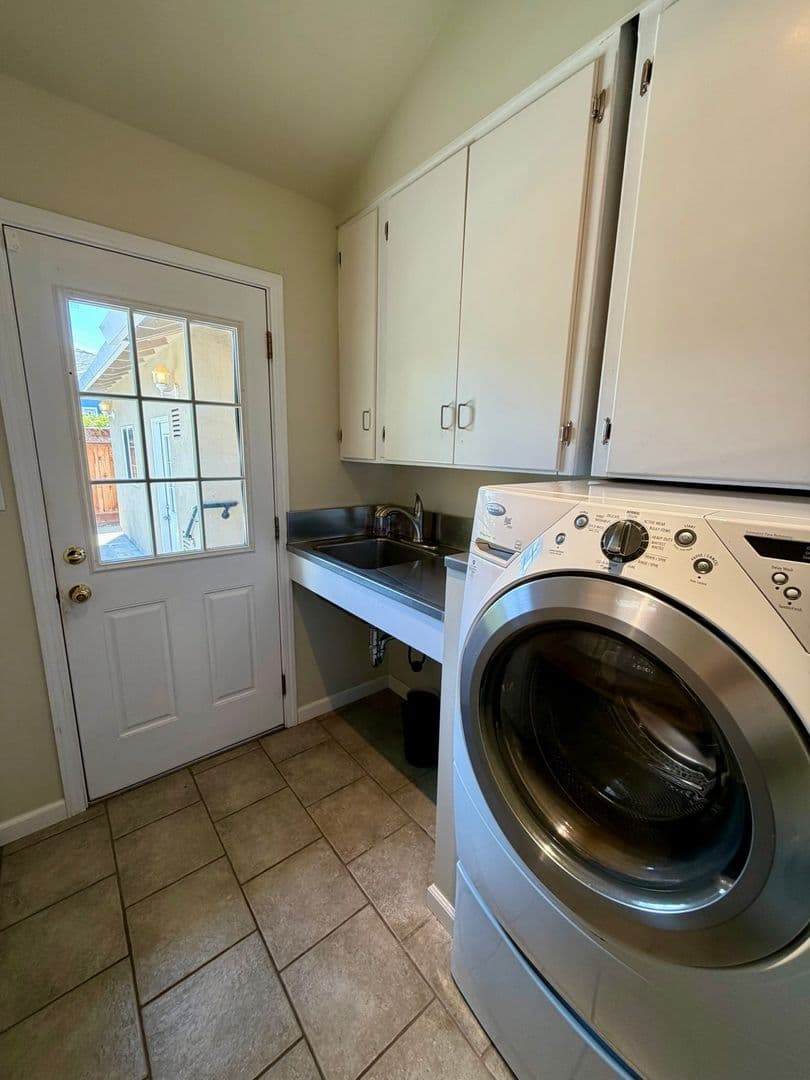 San Jose House: 886 N. Redwood Avenue