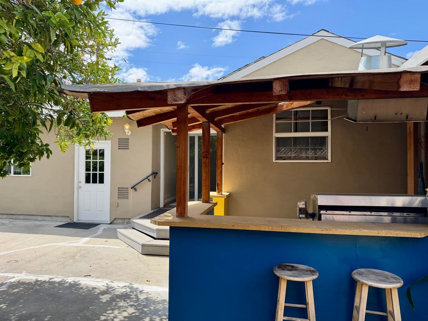 San Jose House: 886 N. Redwood Avenue