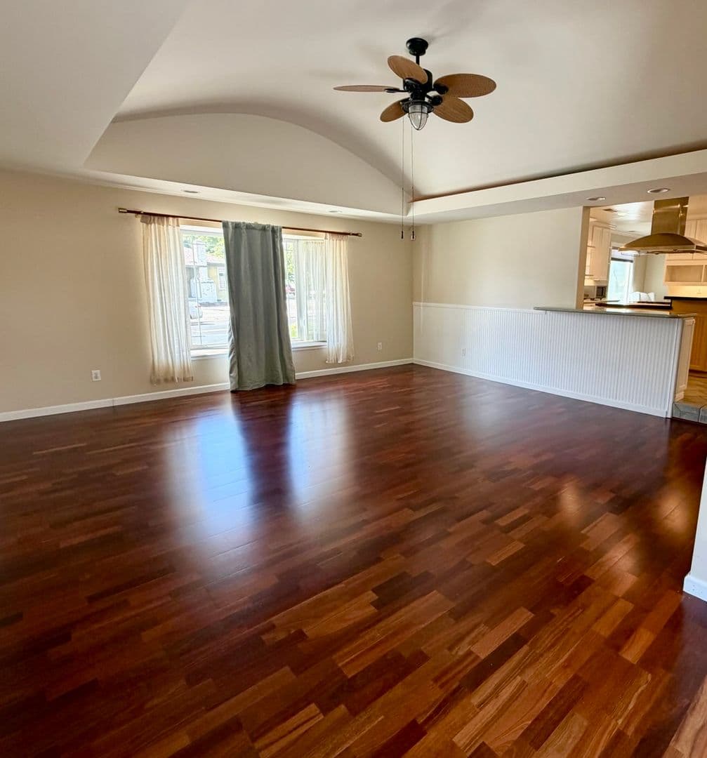 San Jose House: 886 N. Redwood Avenue