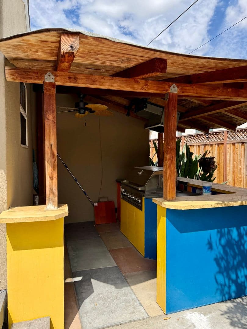 San Jose House: 886 N. Redwood Avenue