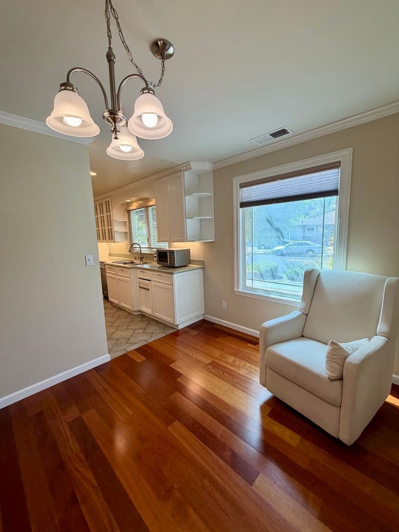San Jose House: 886 N. Redwood Avenue