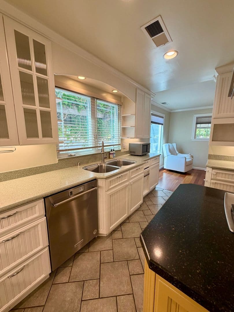 San Jose House: 886 N. Redwood Avenue