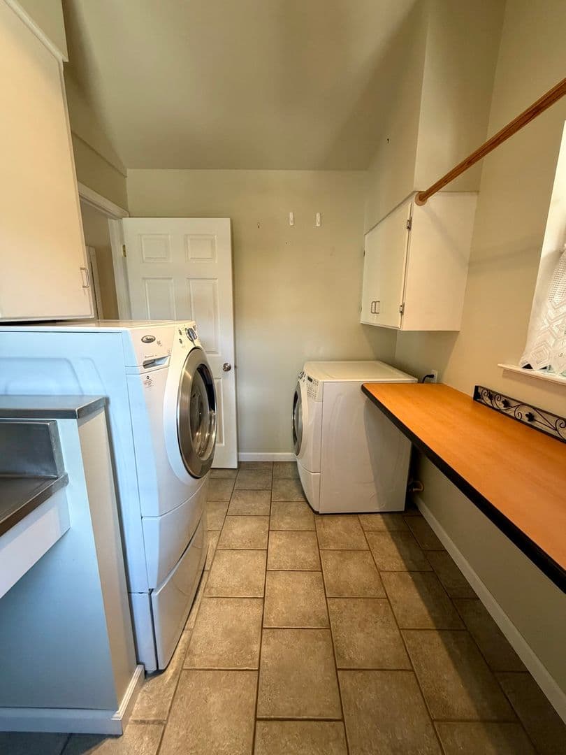 San Jose House: 886 N. Redwood Avenue
