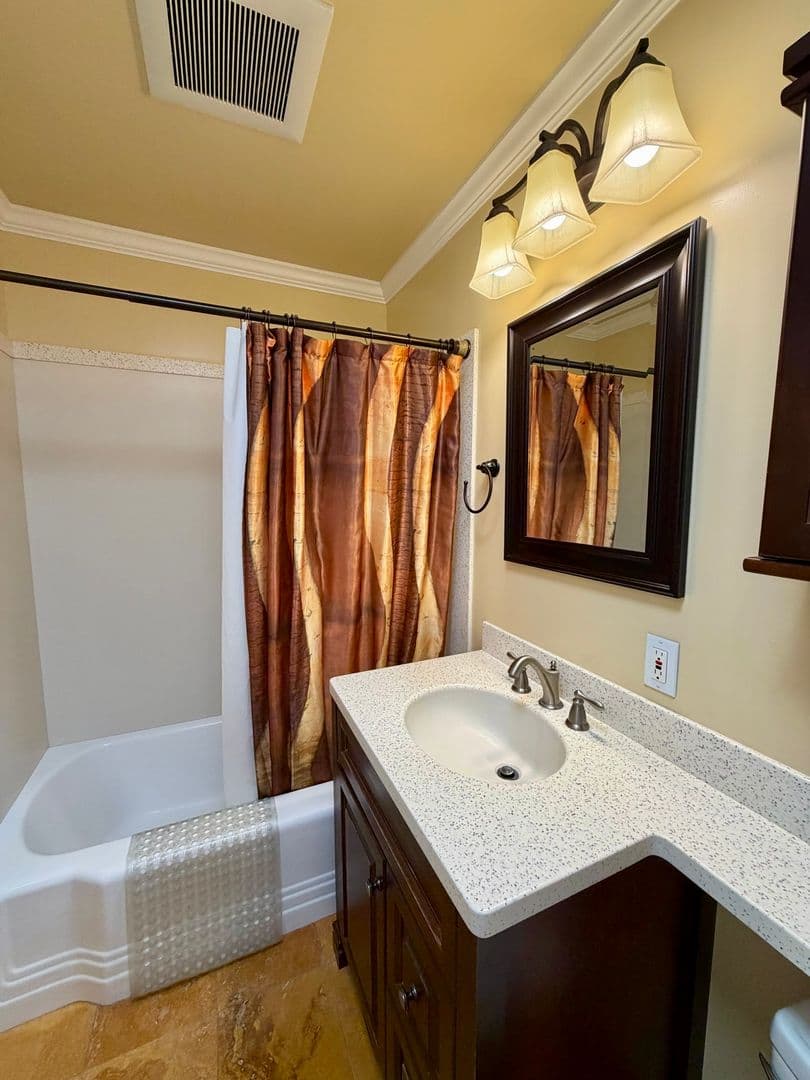 San Jose House: 886 N. Redwood Avenue