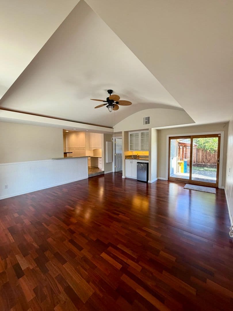 San Jose House: 886 N. Redwood Avenue