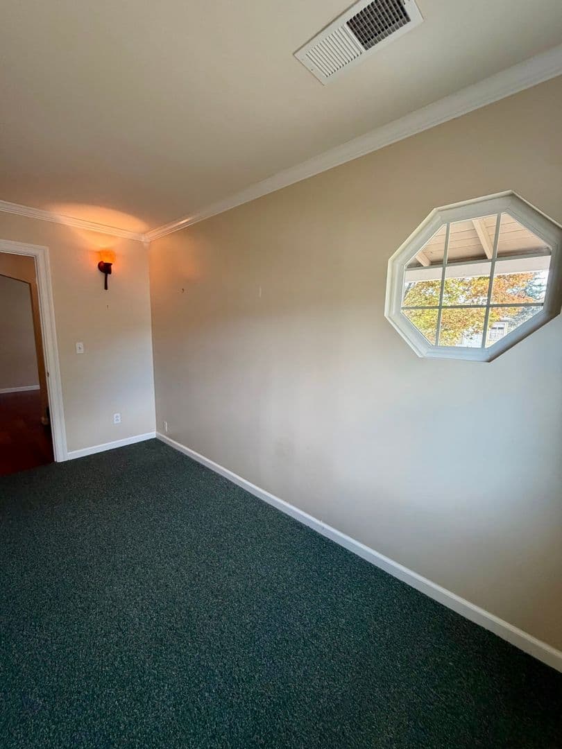 San Jose House: 886 N. Redwood Avenue