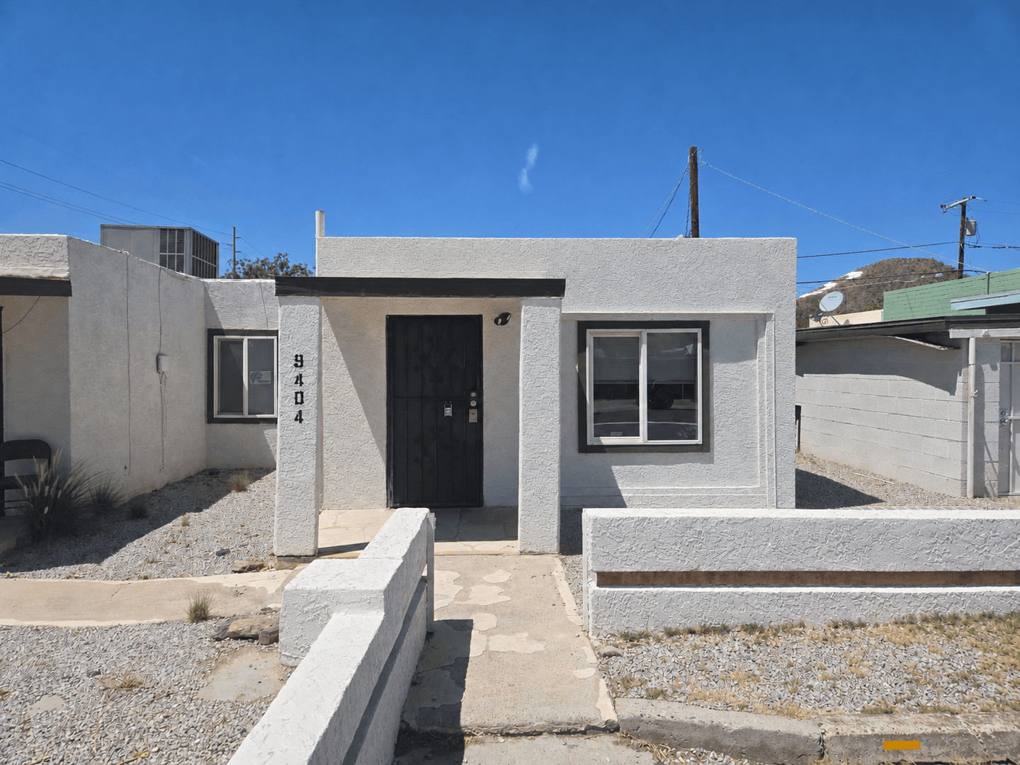 Phoenix Apartment: 102 E. Hatcher Rd. (CB)