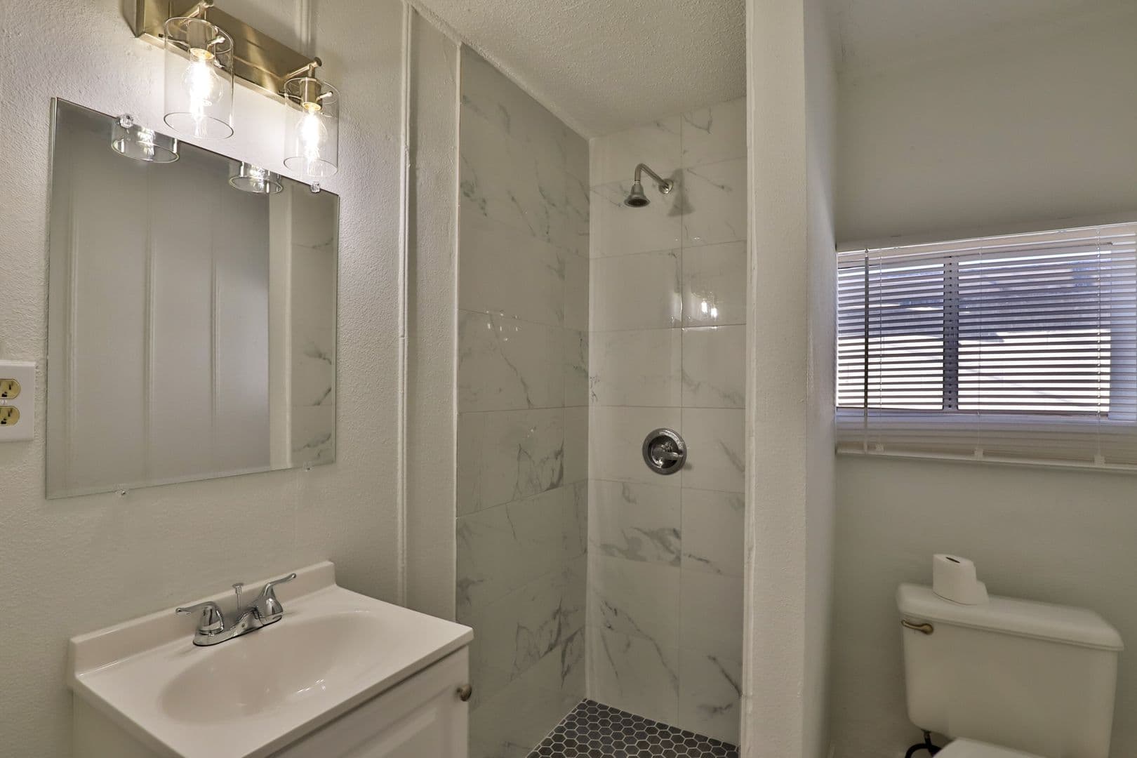 Phoenix Apartment: 102 E. Hatcher Rd. (CB)