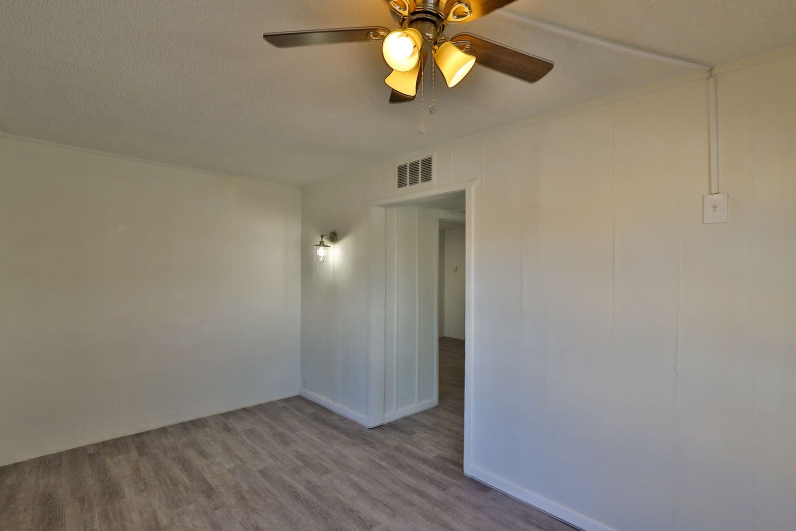 Phoenix Apartment: 102 E. Hatcher Rd. (CB)