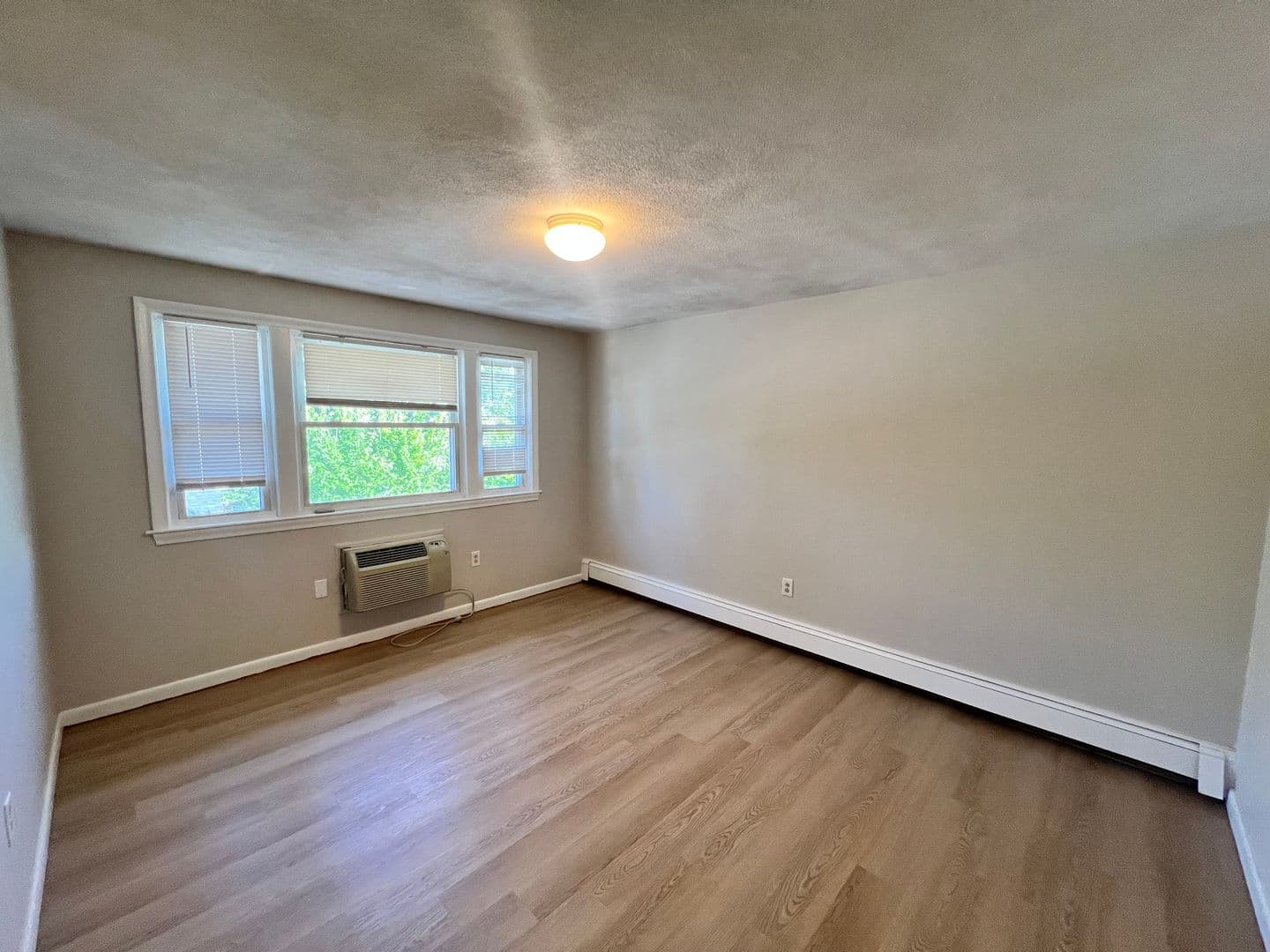 Marlborough Apartment: 83 Pleasant Street